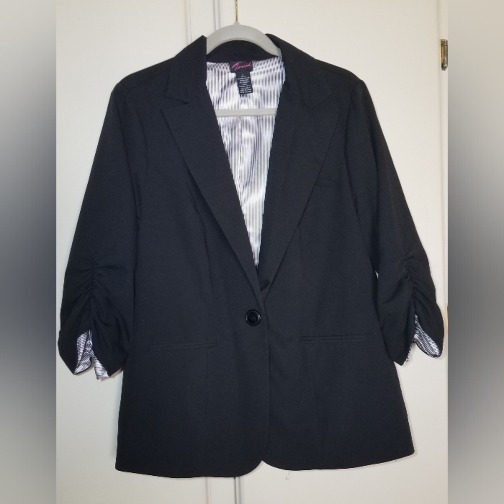 Black blazer by Torrid. Plus size 2x.